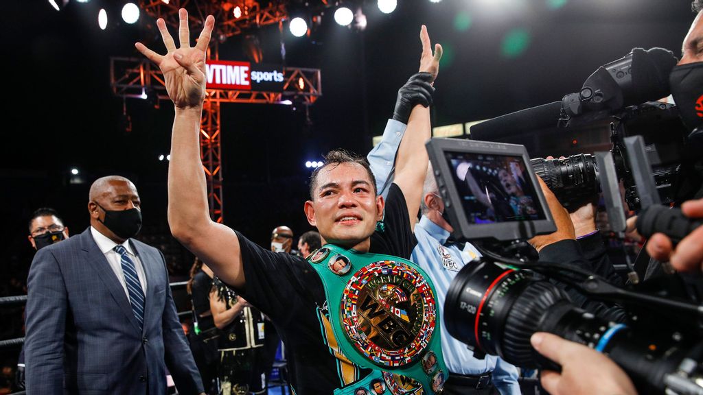 Nonito Donaire celebrates his win over Nordine Oubaali on May 29. (Esther Lin/SHOWTIME)