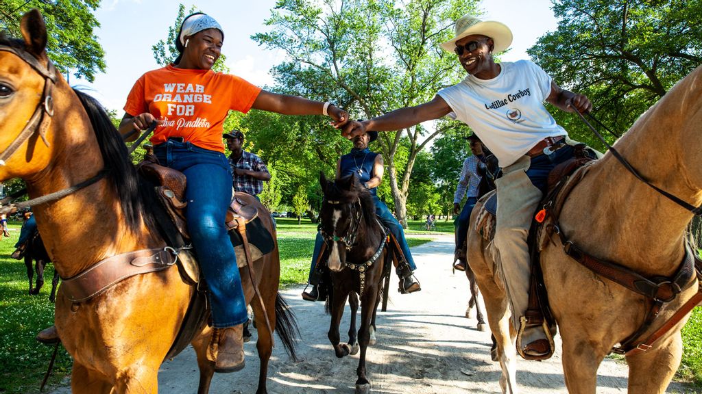 Black Chicagoan and Indiana horse owners ride through Washington Park on June 19, 2020 in Chicago, Illinois - Juneteenth. (Natasha Moustache/Getty Images)