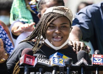 Chicago Sun-Times Miracle Boyd, punched by Chicago police officer during Columbus statue protest, wants him 'relieved of his duties' - Chicago Sun-Times