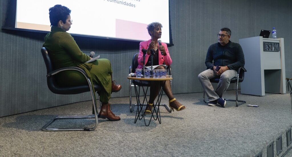 Dorothy Tucker, center, president of the National Association of Black Journalists and investigative reporter with WBBM in Chicago, speaks during the ABRAJI journalism conference in Brazil that took place in June and July. Photo credit: ABRAJI