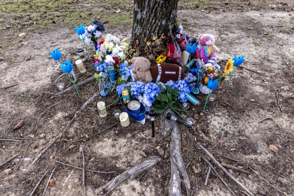 A memorial for Trey Reed, who was found dead hanging from a tree, is seen on Delta State University’s campus in Cleveland, Mississippi, on Wednesday, Oct. 1, 2025. Photo credit: Eric Shelton, Mississippi Today