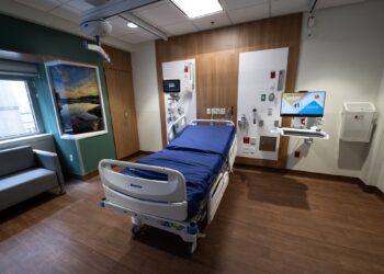 A room at Virginia Commonwealth University's Hume-Lee Transplant Center, Richmond, Virginia. Photo courtesy of Hume-Lee Transplant Center