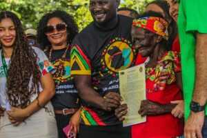 Daniele Bendelac (far left) stands with her family and community members as Umarizal quilombo receives its land title in a ceremony on Nov. 17, 2025, in Umarizal, Brazil. Photo credit: Malungu